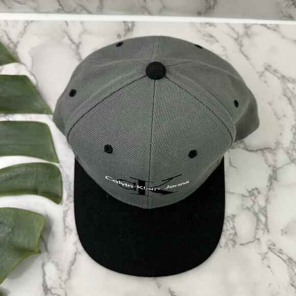 Calvin Klein Jeans Vintage 90s Snap Back Hat Gray Black Wool Blend Logo - Picture 2 of 7